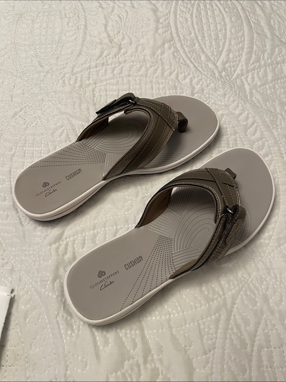 NWT CLARKS Breeze Sea Cloudsteppers Sandals Cushion Soft Footbed Size 8
